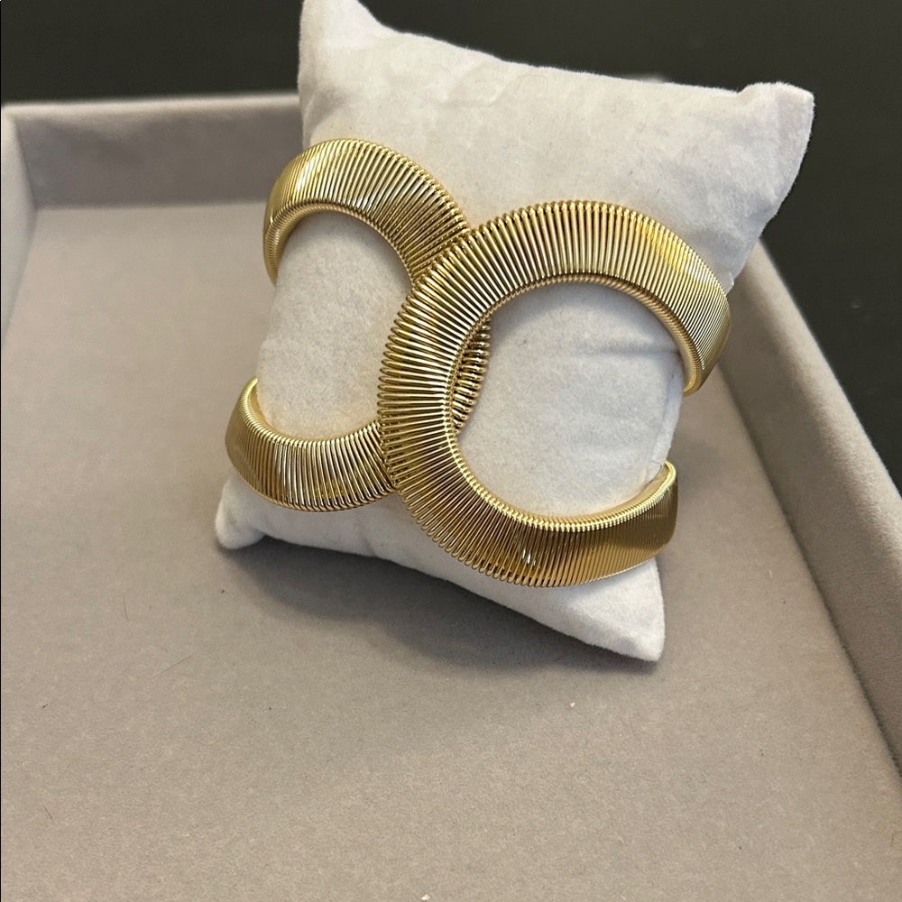 Gold Interlocking Cuff Bracelet - Picture 2 of 7